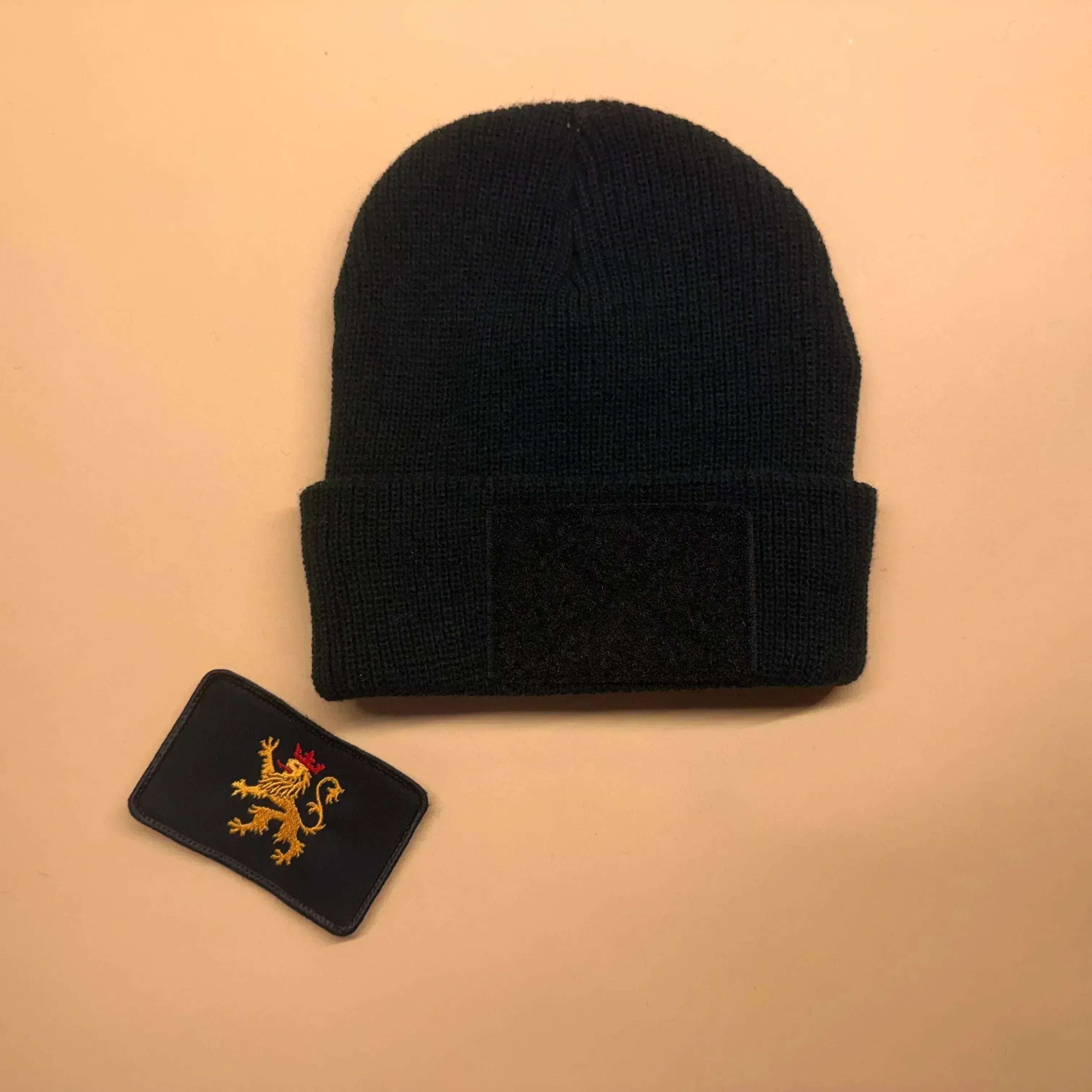 Beanie mit Klettfläche + Pfälzer Löwe Patch – Warmes Winter-Bundle für echte Pfälzer - Pfälzer Löwen