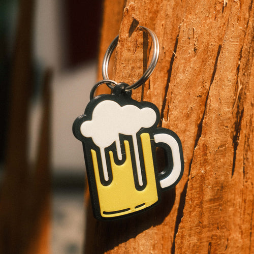 Bier Schlüsselanhänger Flach – Kleiner Bierkrug für unterwegs | Pfälzer Löwen | Anhänger mit Karabiner
