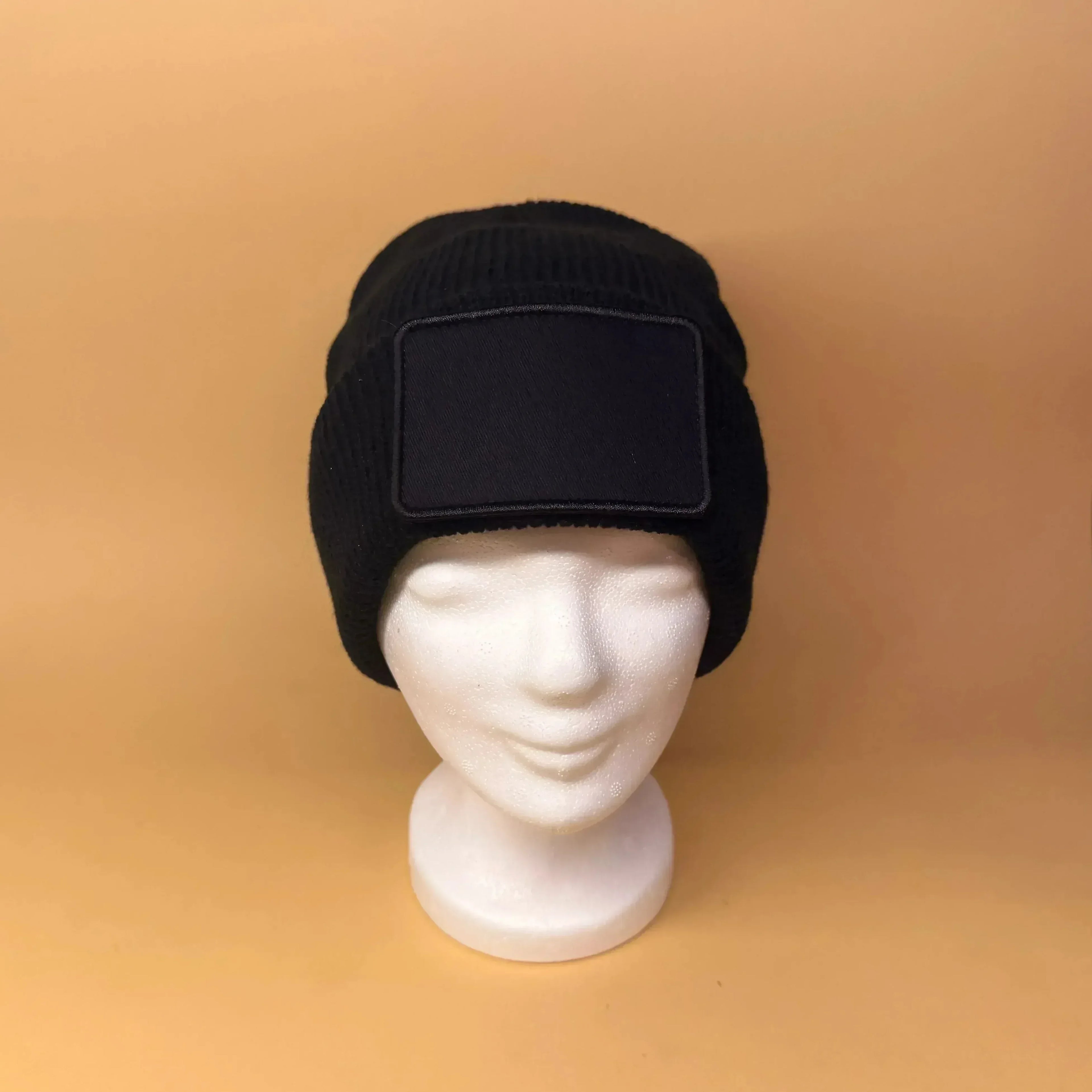 Beanie mit Klettfläche – Warm, flexibel & individuell kombinierbar - Pfälzer Löwen